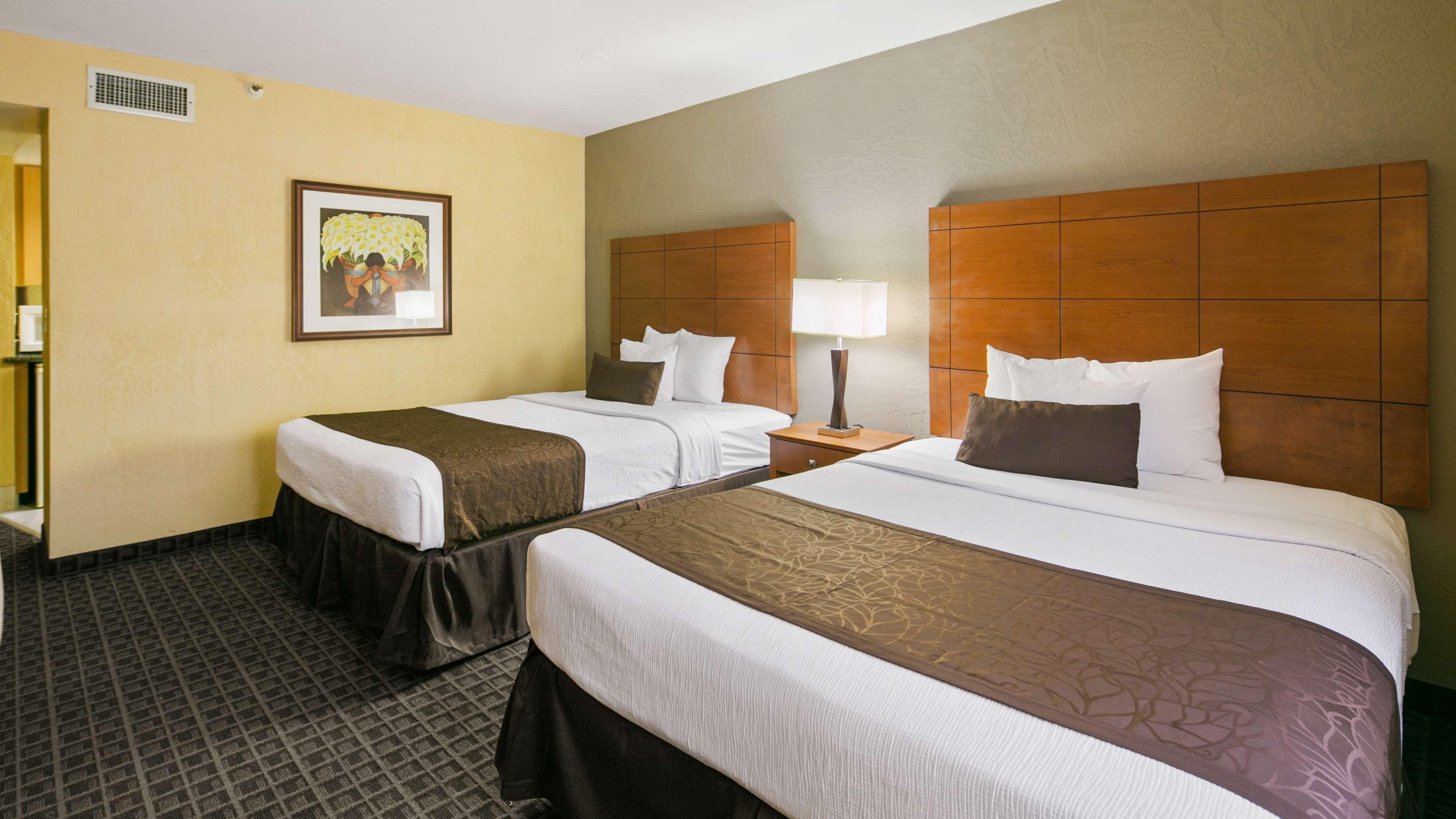 Best Western Plus Scottsdale Thunderbird Suites Exterior photo