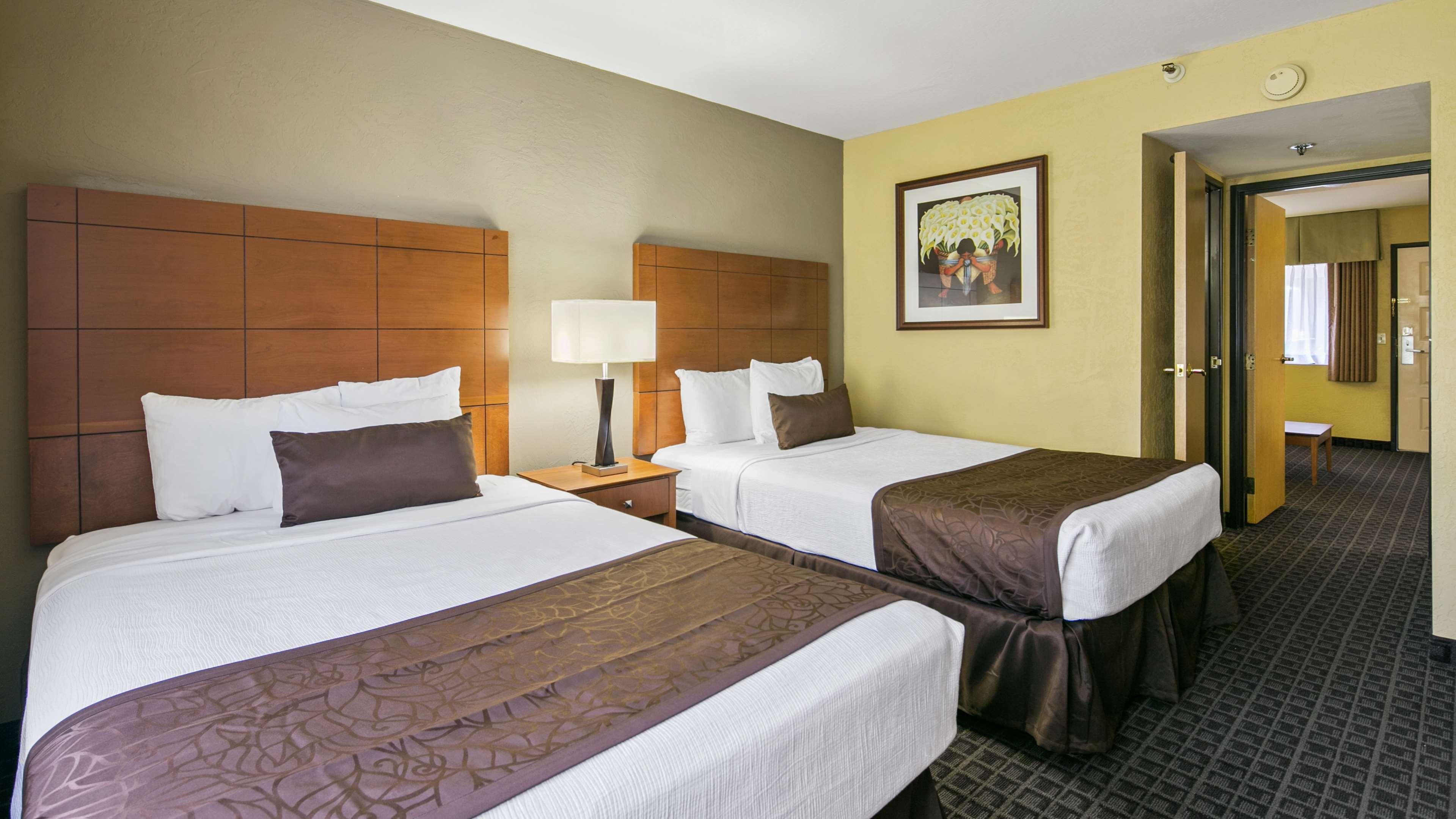 Best Western Plus Scottsdale Thunderbird Suites Exterior photo