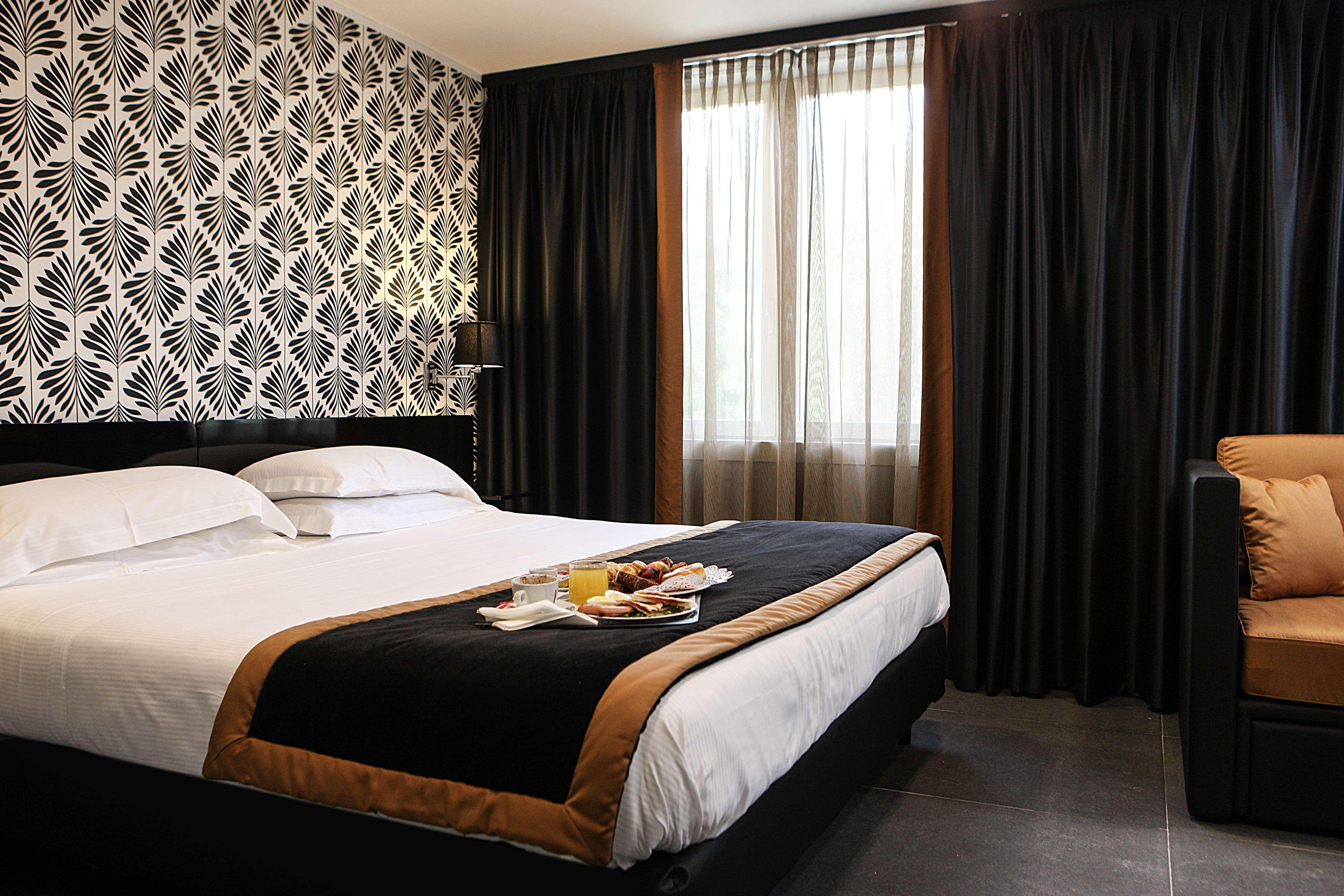 Best Western Plus Scottsdale Thunderbird Suites Exterior photo