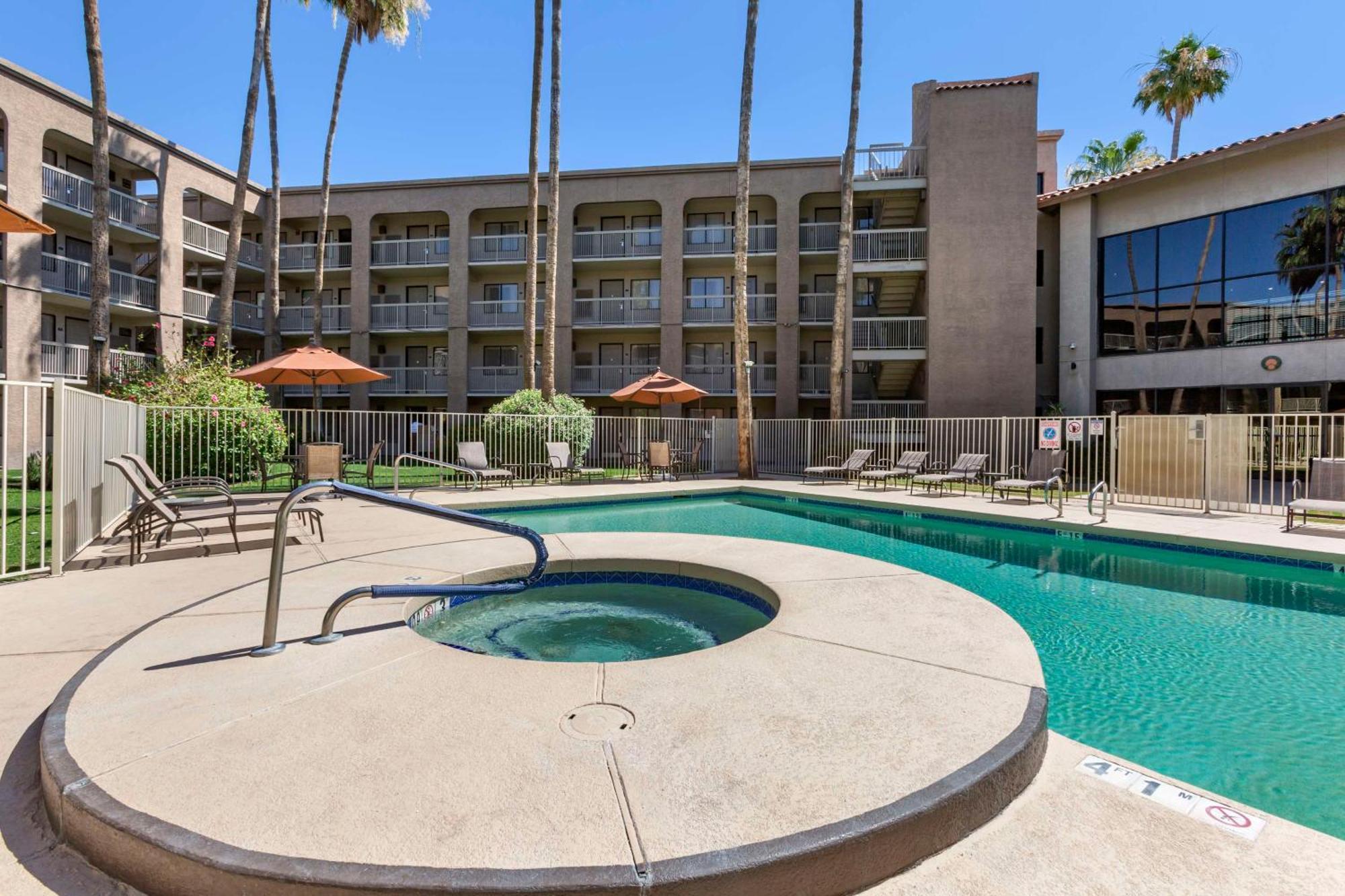 Best Western Plus Scottsdale Thunderbird Suites Exterior photo
