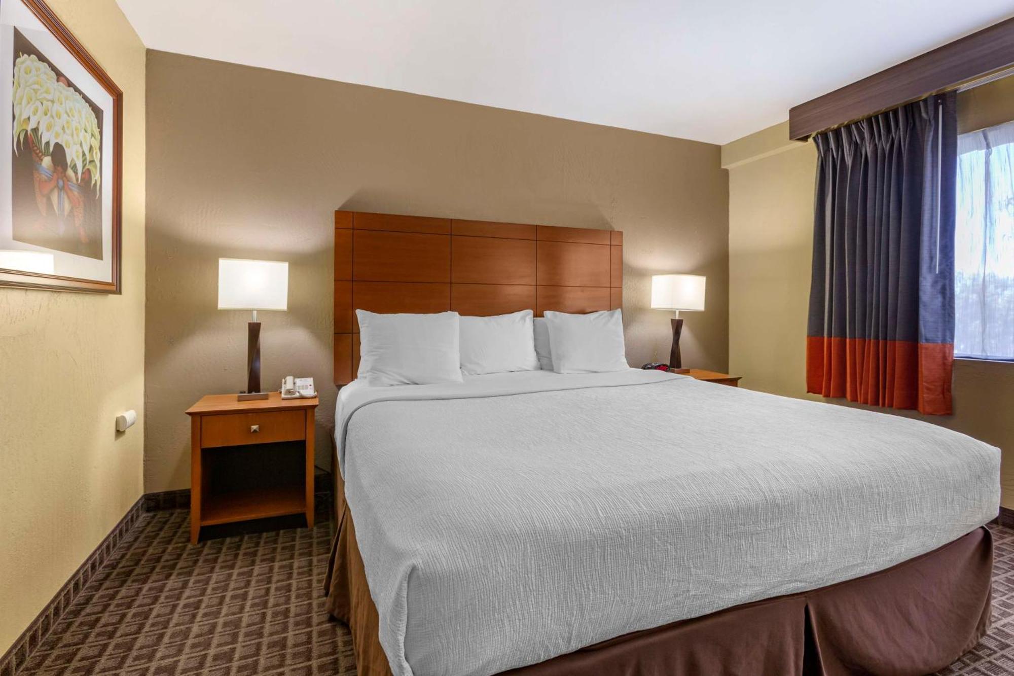 Best Western Plus Scottsdale Thunderbird Suites Exterior photo