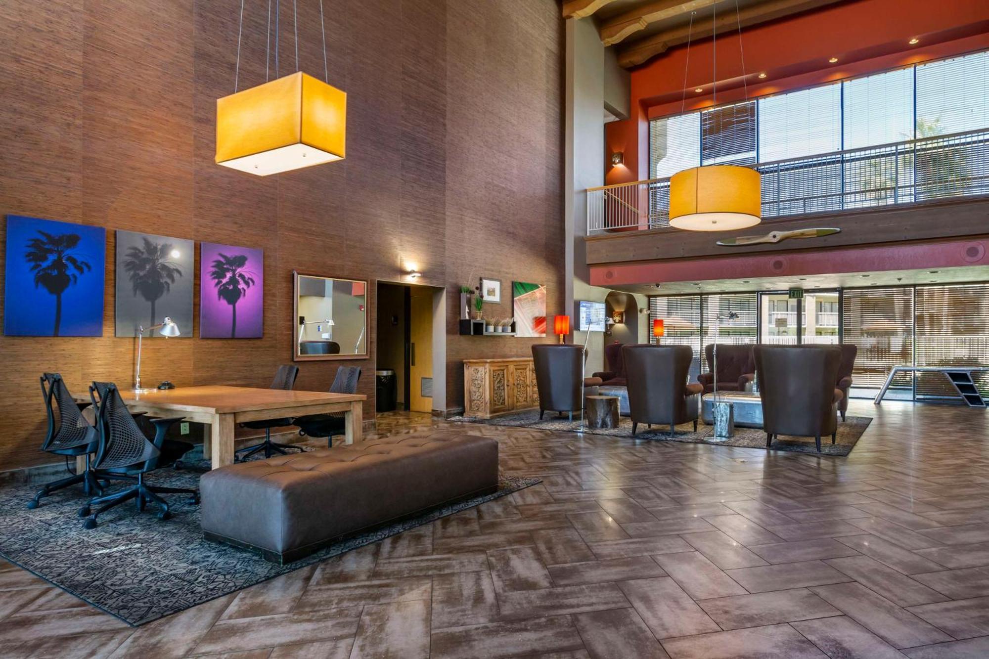 Best Western Plus Scottsdale Thunderbird Suites Exterior photo