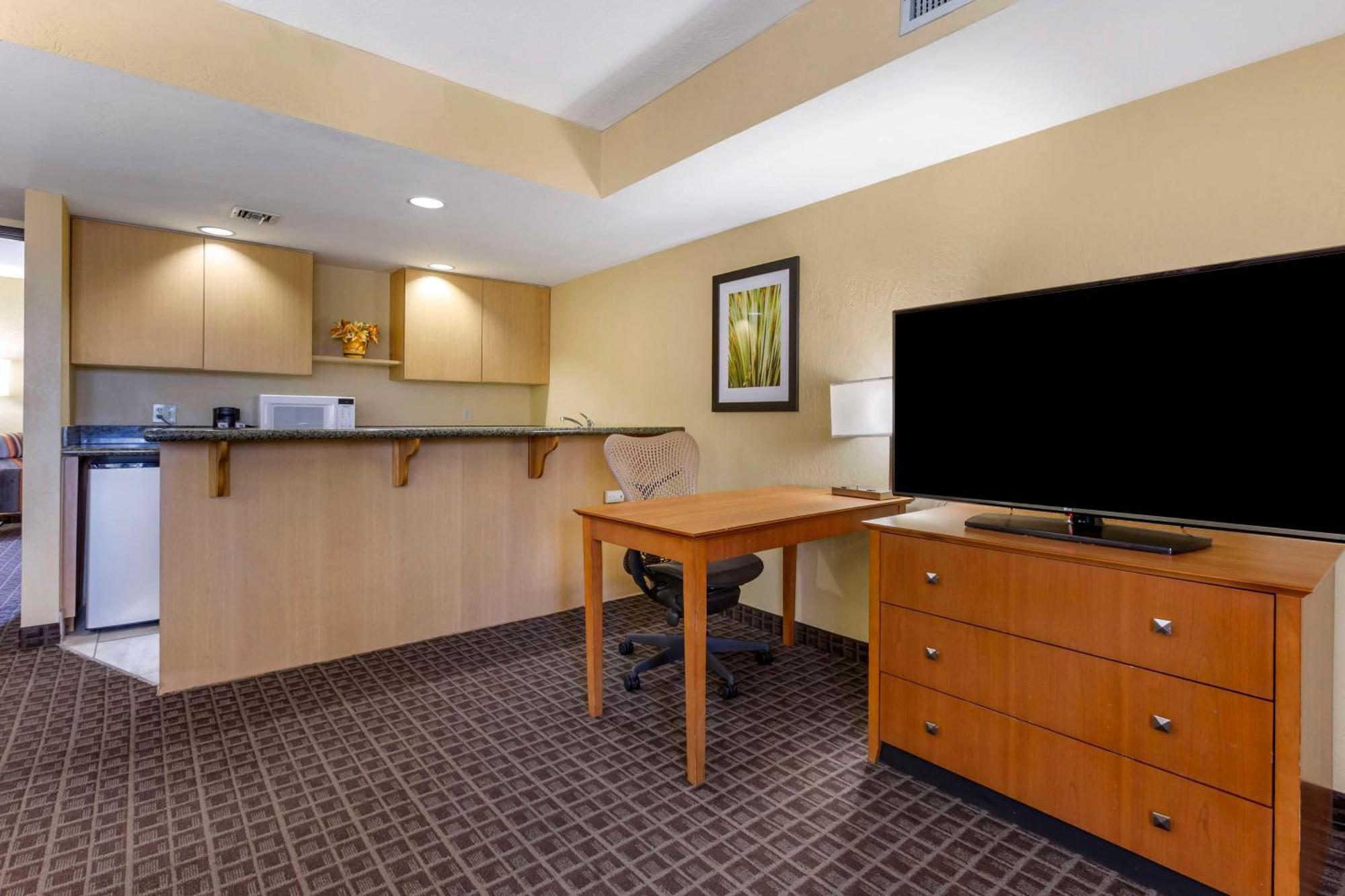 Best Western Plus Scottsdale Thunderbird Suites Exterior photo