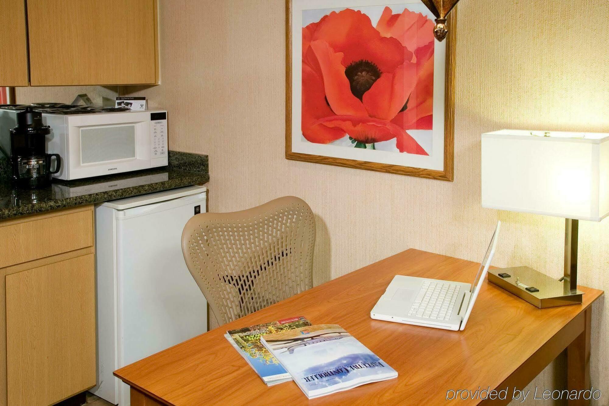 Best Western Plus Scottsdale Thunderbird Suites Exterior photo