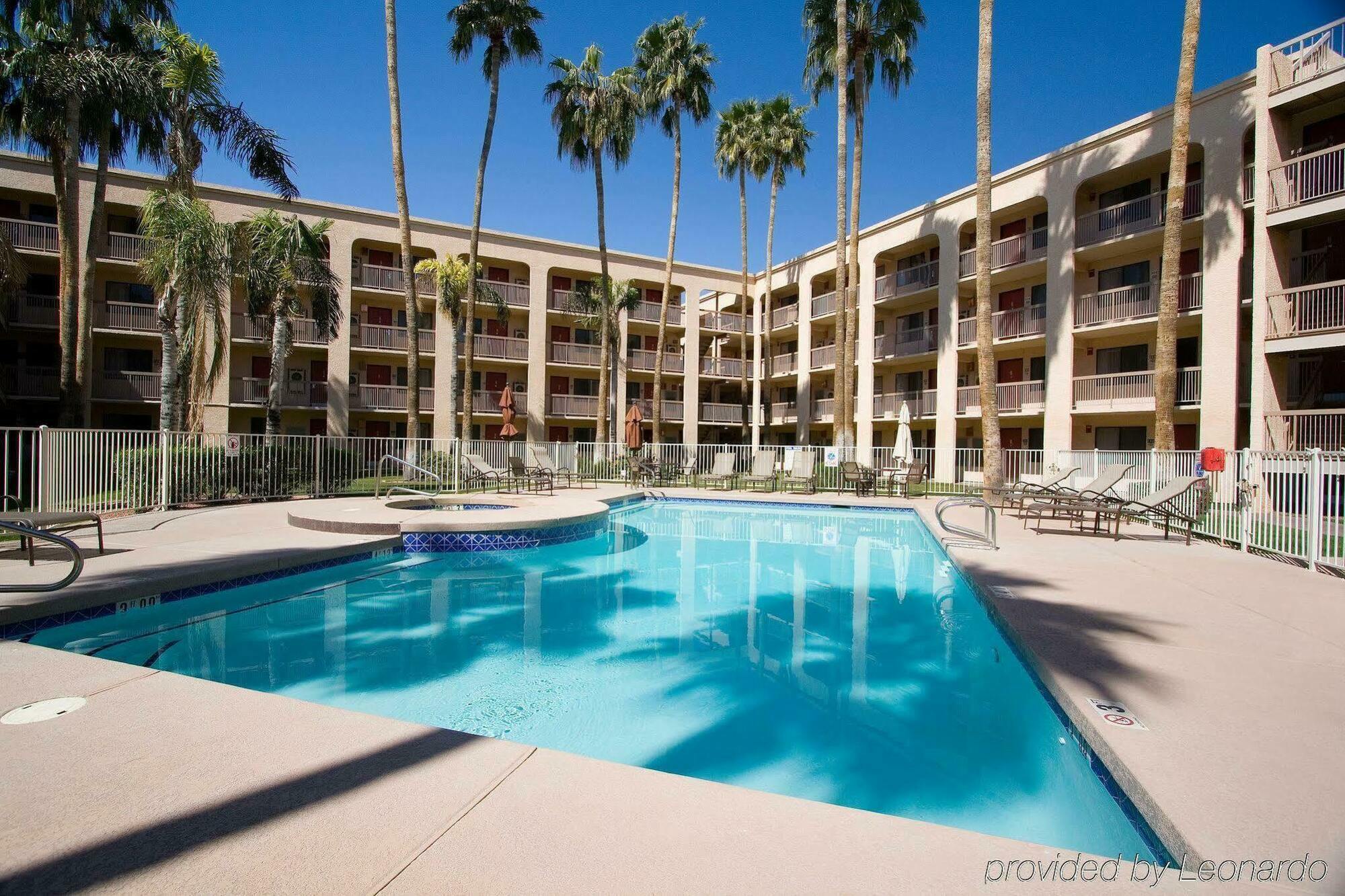 Best Western Plus Scottsdale Thunderbird Suites Exterior photo